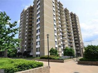 118 Monroe St APT 804, Rockville, MD 20850