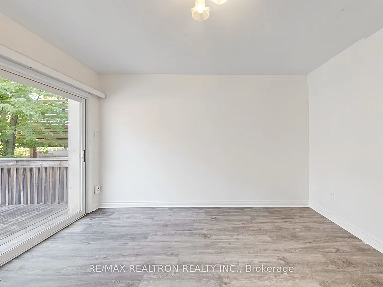 398 Connaught Ave — Photo 20