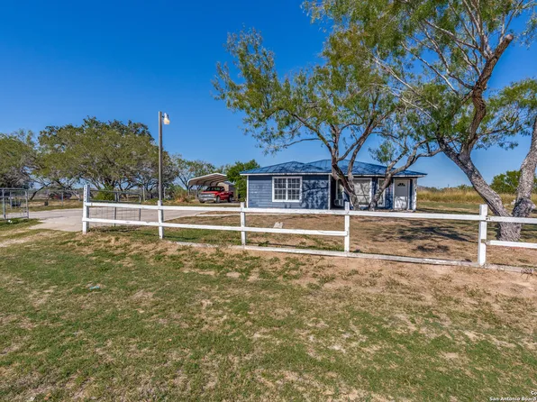 217 Cimarron, Floresville, TX 78114