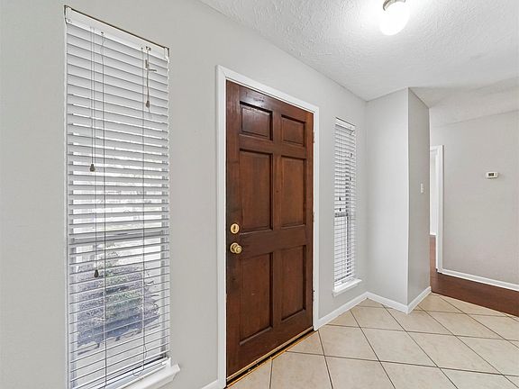 3rd image of 506 King Dr