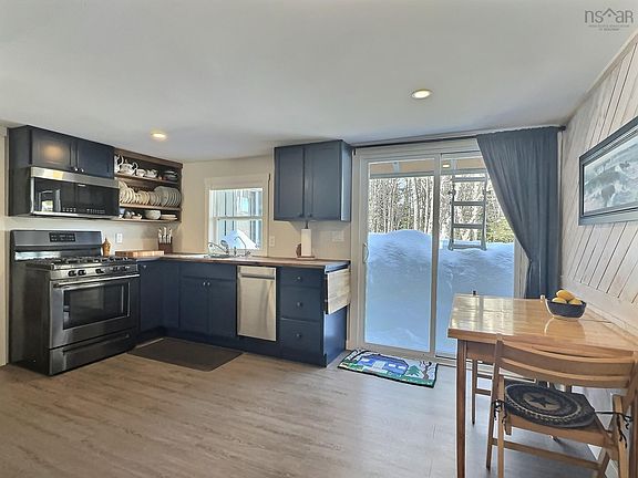 5th image of 556 Valley Rd