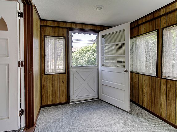 Front Entrance Foyer 11x8