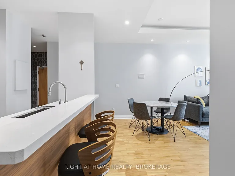 8 Wellesley St E #802 — Photo 14