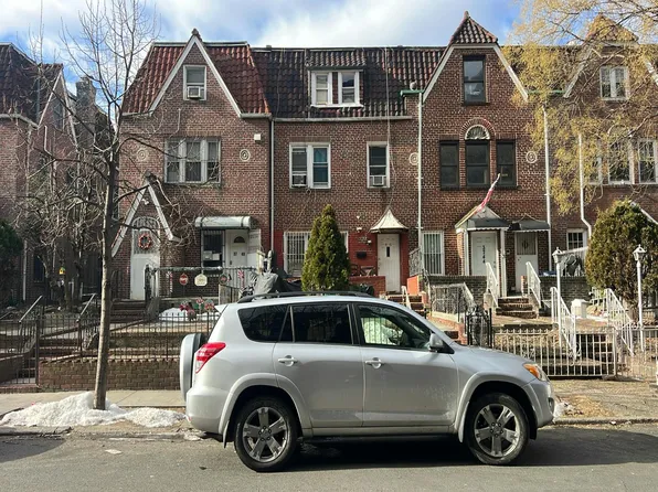 37-46 79th St, Flushing, NY 11372