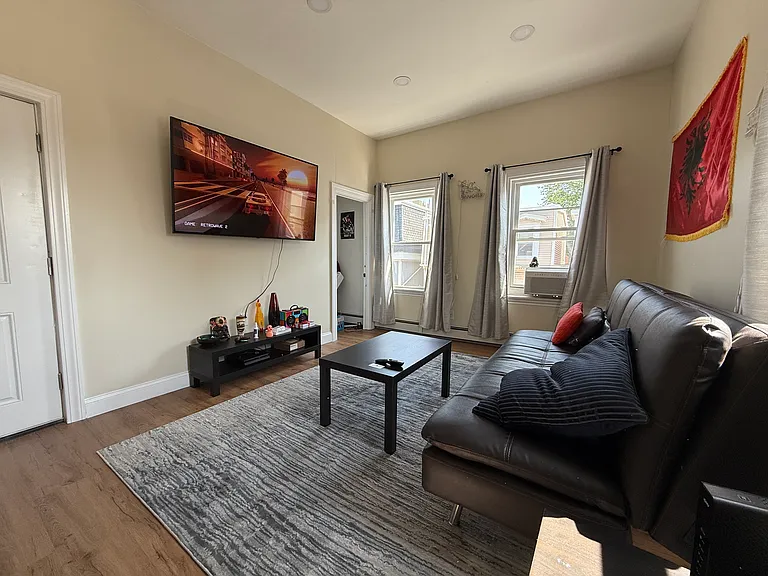 27 Woodward St #3 — Photo 5