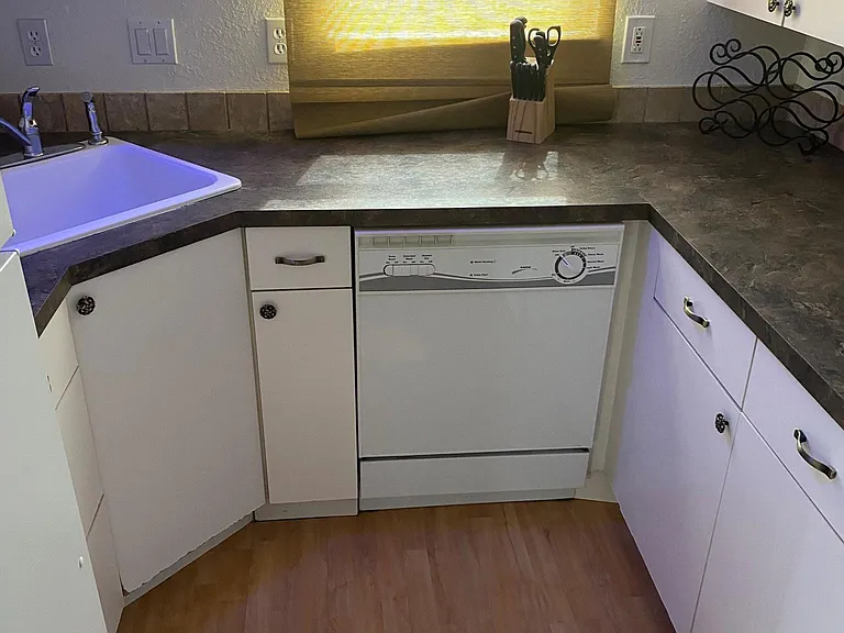 1202 S Oakland Ave — Photo 10