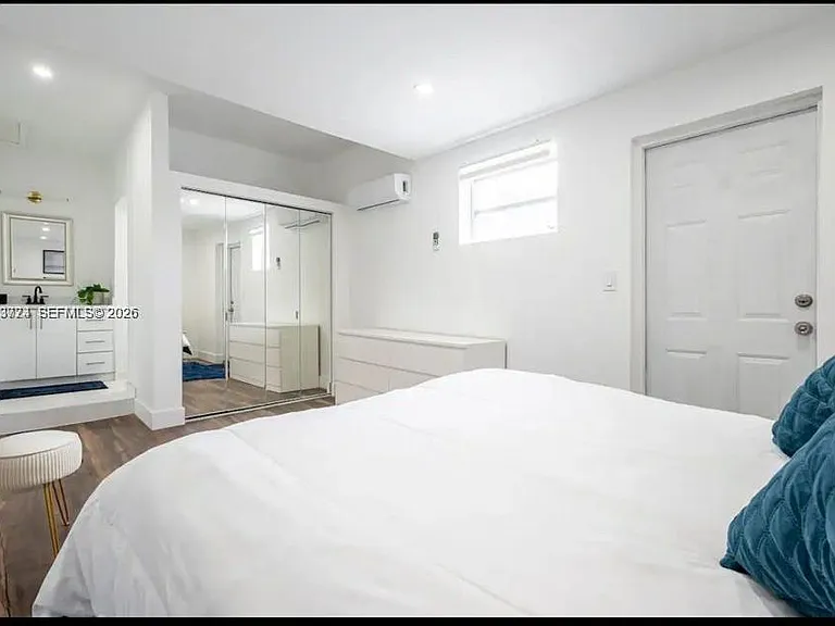 2242 Taft St — Photo 13