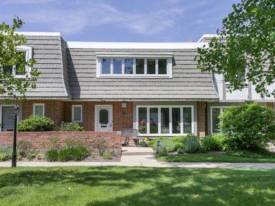 622 Calais Cir, Highland Park, IL, 60035