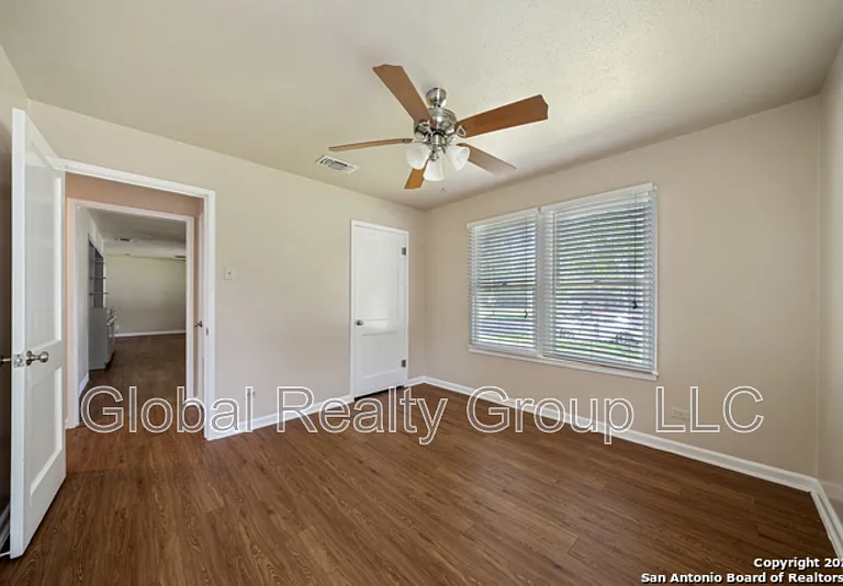 400 Mitchell Ave — Photo 7