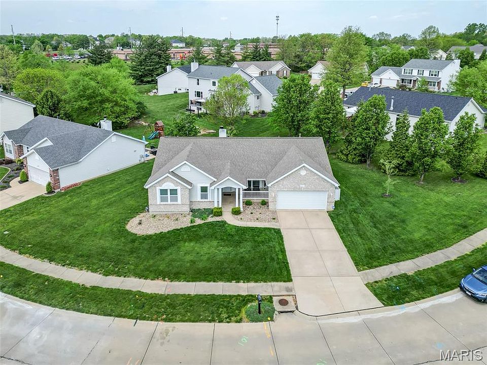 1st image of 621 Green Tree Meadows Dr