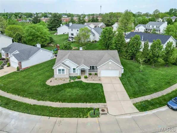 621 Green Tree Meadows Dr, Lake Saint Louis, MO 63367