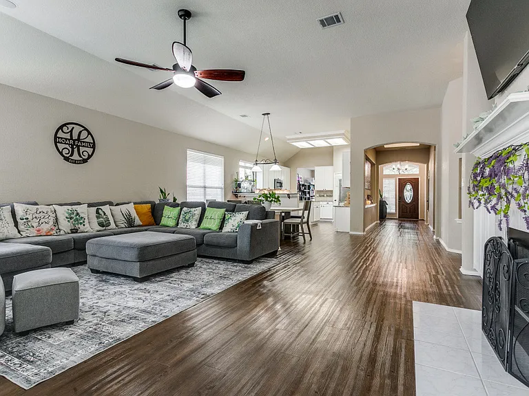 4504 Cascade Dr — Photo 4