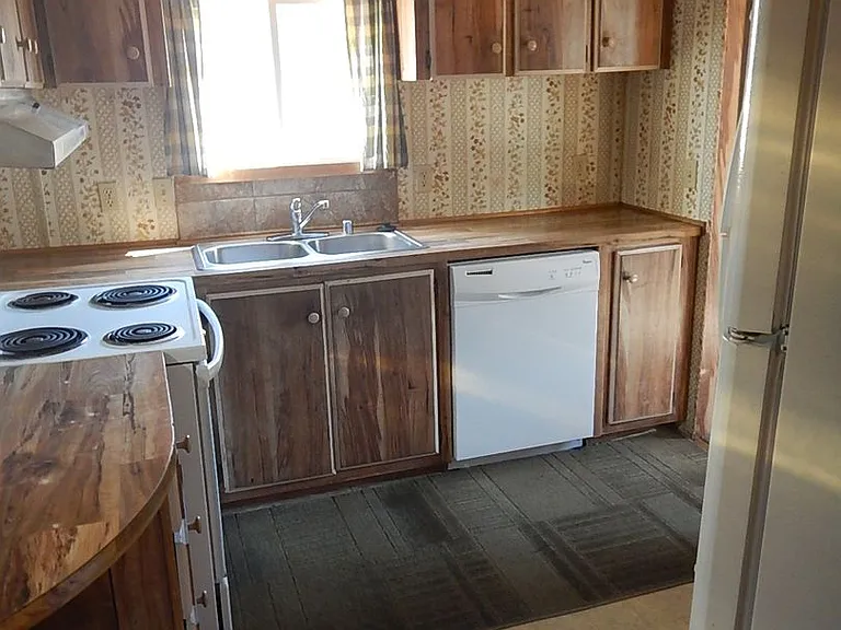 994 SE Willowdale Dr — Photo 5