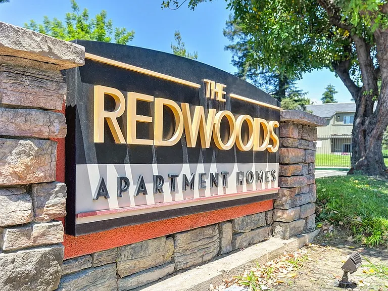 The Redwoods Apartments — Photo 3