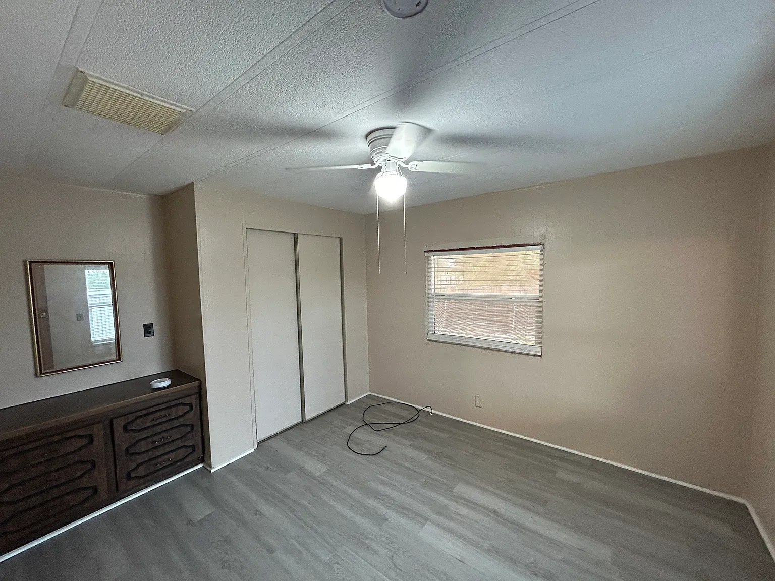 3 bed, 1000 sqft, $1,400 — Photo 4