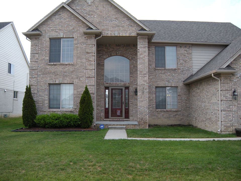 Wonderful house is a quiet neighborhood within walking distance to shopping