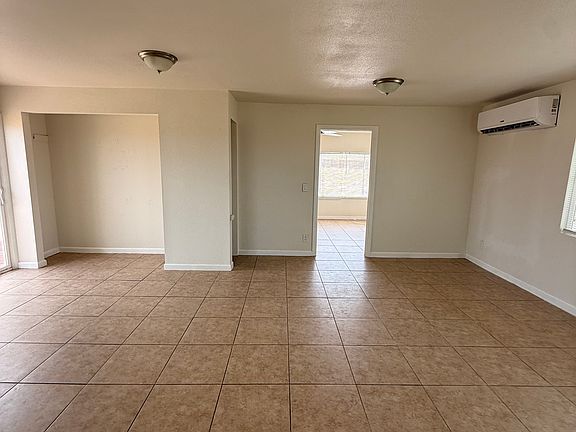 2nd image of 3890 Everett Rd