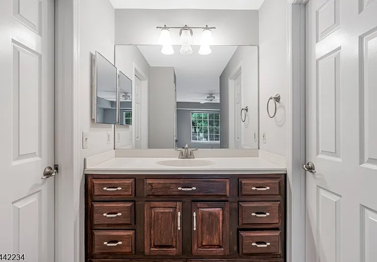 1 Danbury Ct — Photo 8