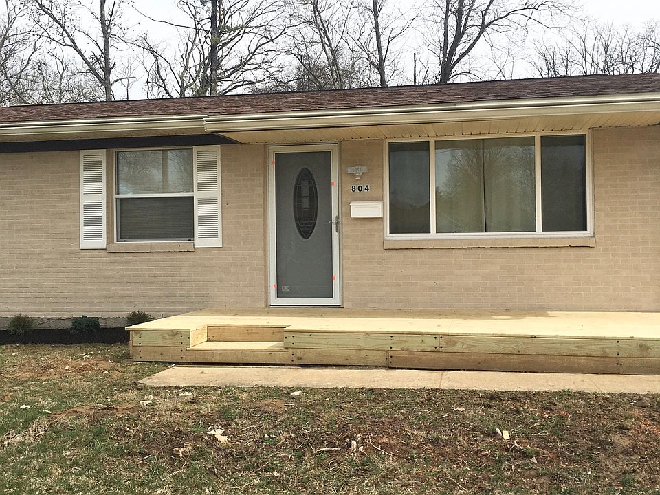 1st image of 804 N Hill Ln