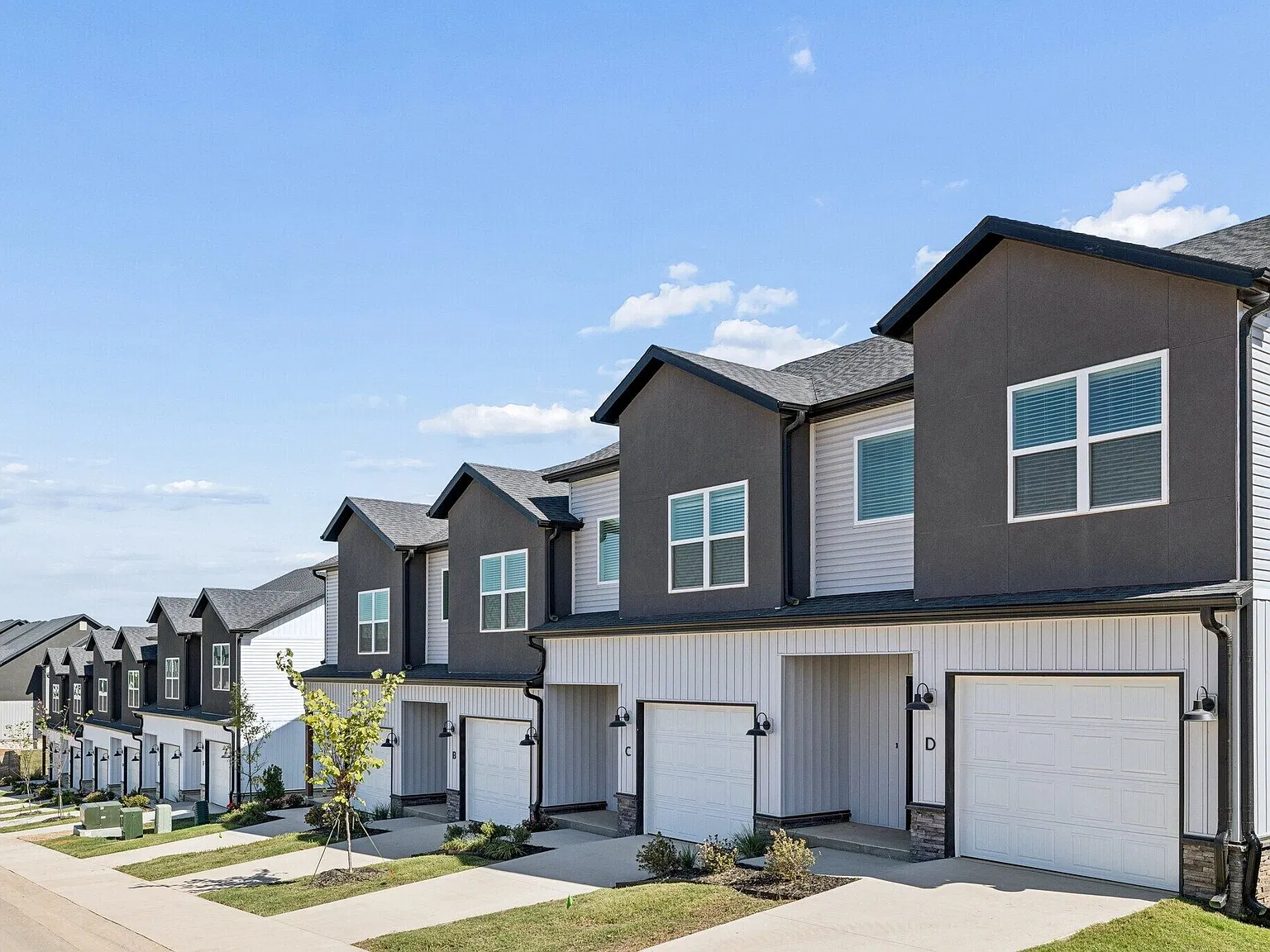 Diamond Park Townhomes — Photo 1