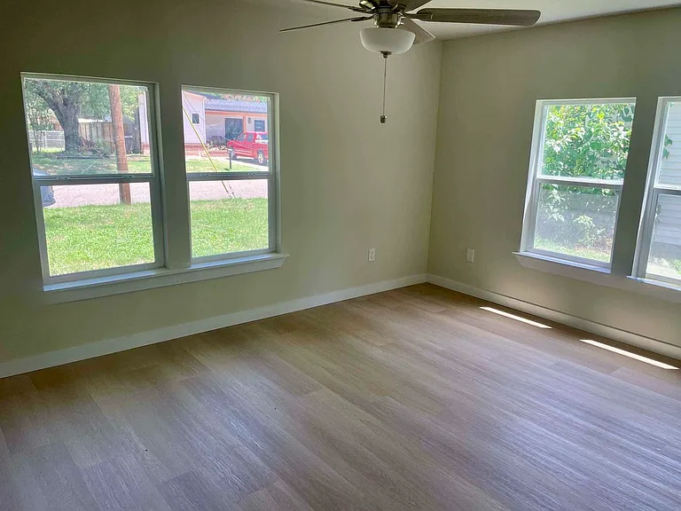 411 W Bluff St — Photo 15