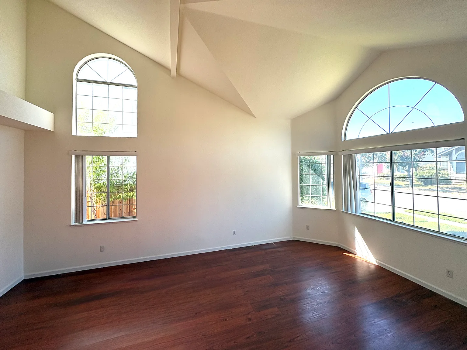 4 bed, 1918 sqft, $5,000 — Photo 3