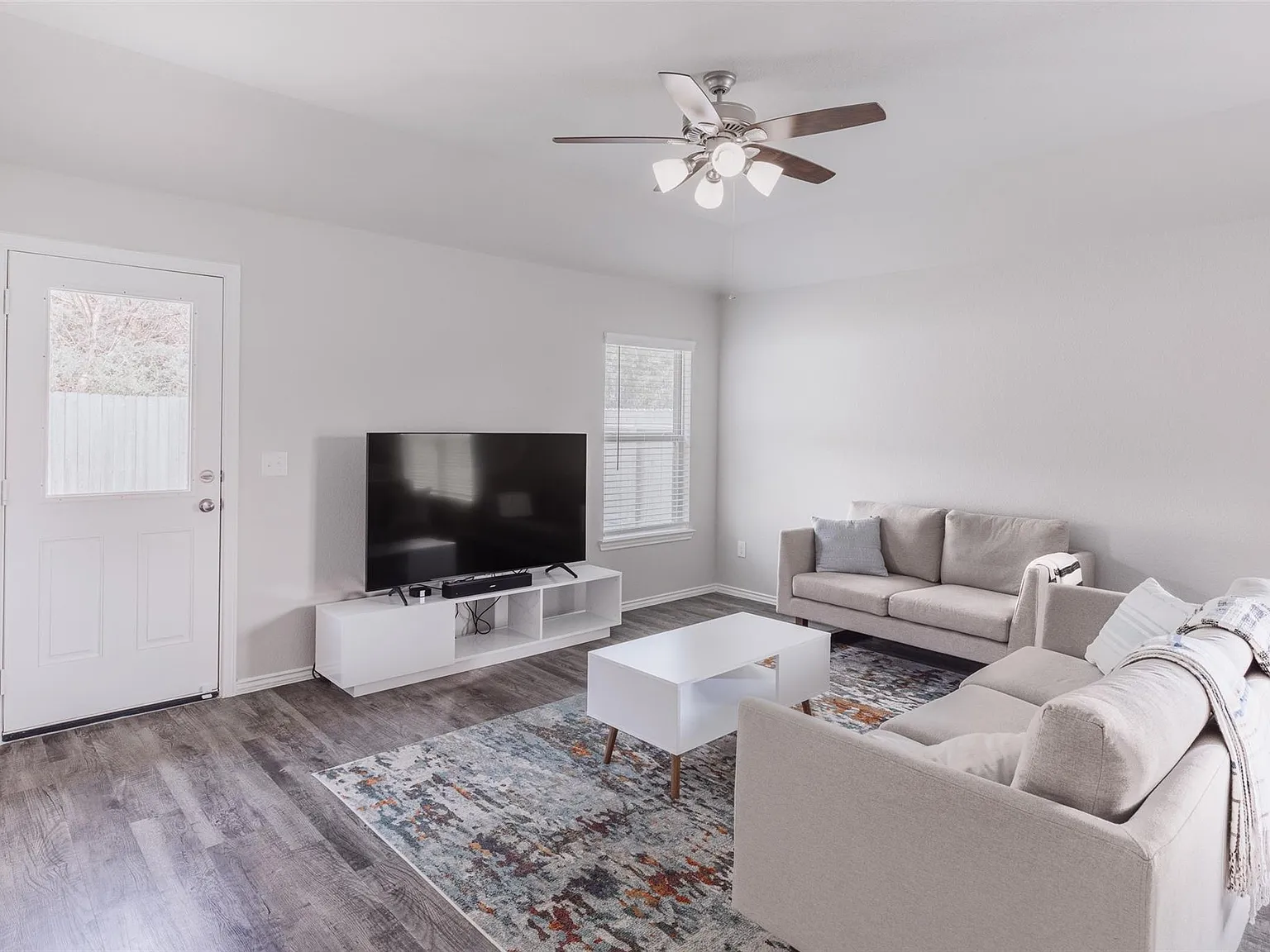 4 bed, 2.0 bath, 1760 sqft, $2,199 — Photo 4