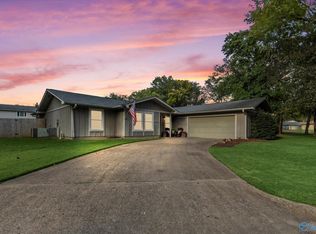 1905 W Tuliptree Dr SE, Huntsville, AL 35803