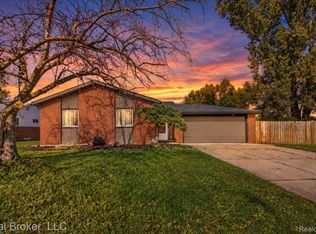 35208 Michelle Dr, Romulus, MI 48174