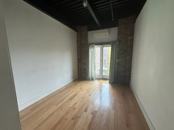 390 S 2nd St, Brooklyn, NY