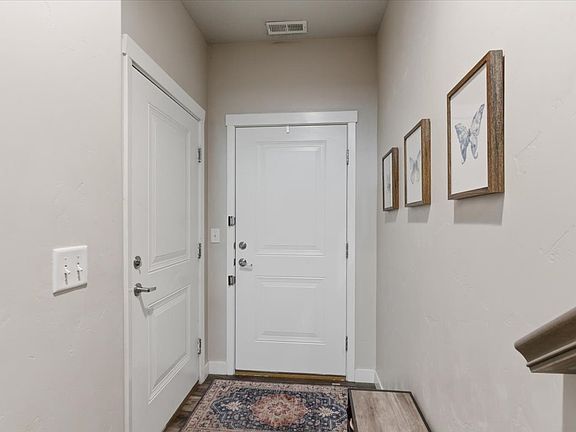 5th image of 370 W Knights Ln