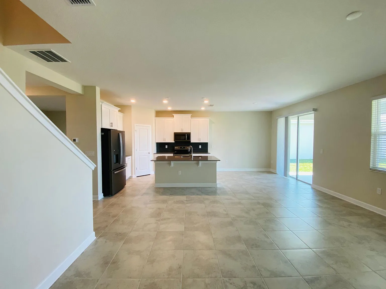 5 bed, 2676 sqft, $2,900 — Photo 4