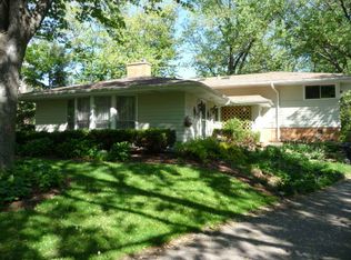 7 Maple Ln, Naperville, IL 60540