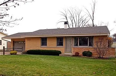 207 E Streamwood Blvd photo 1