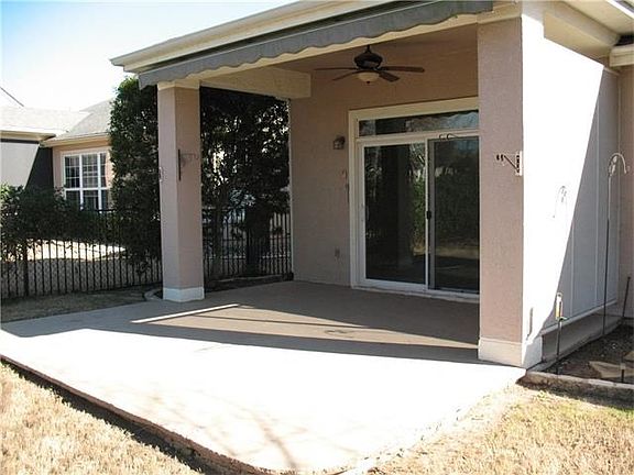 Large Back Patio with  Expandable Awning.