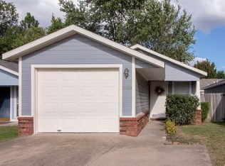 2020 N Leverett Ave, Fayetteville, AR 72703