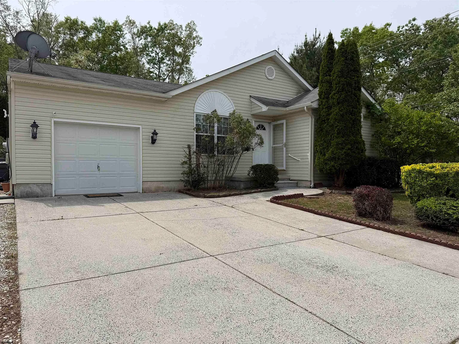 3 bed, 2.0 bath, $3,200 — Photo 2