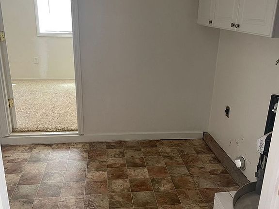 3rd image of 502 Brookwood Rd
