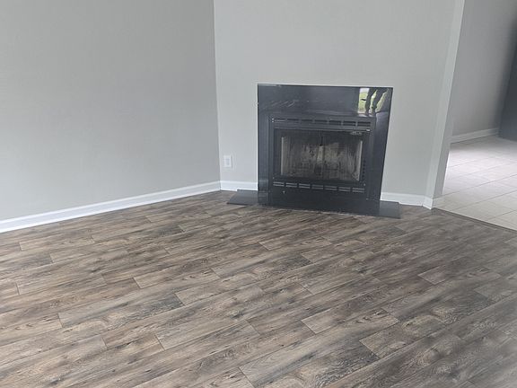 3rd image of 642 Maplewood Dr