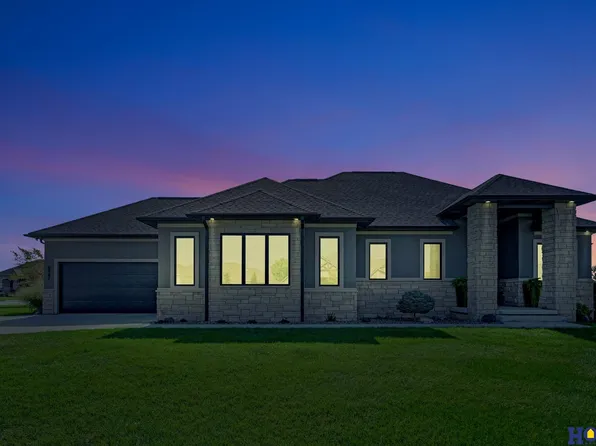 8947 Himark Ln, Lincoln, NE 68526