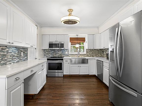 3rd image of 9201 86TH AVENUE