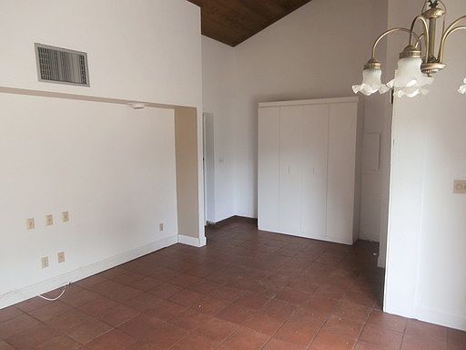 3rd image of 2036 Corner Lk
