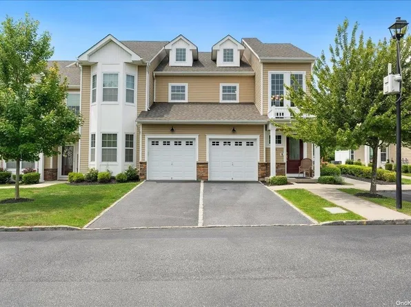 291 Halley Drive #291, Blue Point, NY 11772