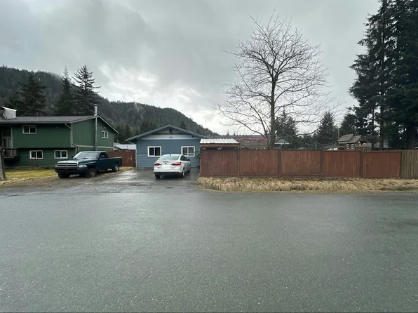 8620 Marilyn Ave, Juneau, AK 99801