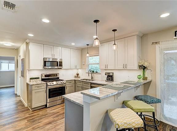 4th image of 7610 Eastcrest Dr