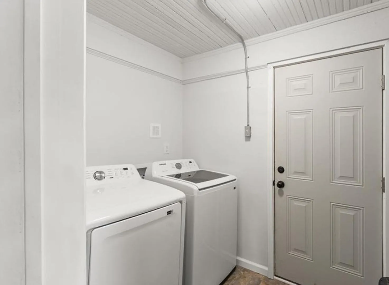 Charming 2 bedroom, 1 bath — Photo 3