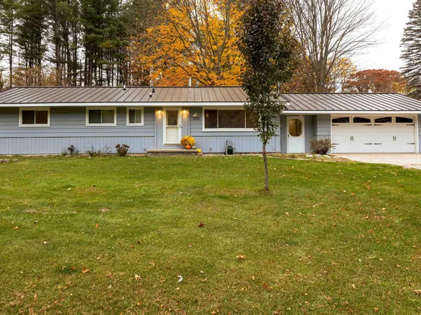 2535 N Daniels Rd, Sanford, MI 48657