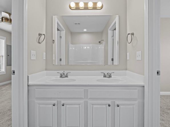 lexington-kentucky-446956486 picture