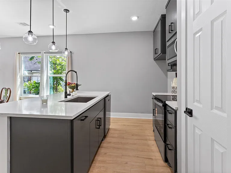 3220 Josephine St — Photo 8