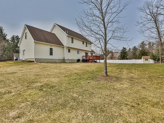 3rd image of 45 Buckingham Dr